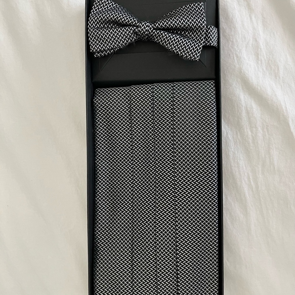 Jos. A. Bank Black and silver Bow Tie and cumberbund Set